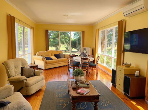 Bellaghy Cottage - Grafton Accommodation 0