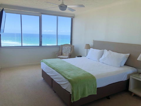 Berkeley On The Beach - Grafton Accommodation 1