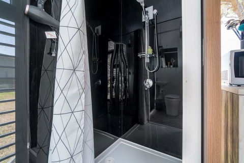 Big Tiny Paz Seven Hills Tiny House, Tallarook - Grafton Accommodation 3