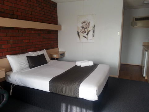 Big Valley Lakeside Paradise Motor Inn - Grafton Accommodation 1