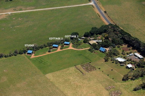 Black Cockatoo Cottages - Grafton Accommodation 0