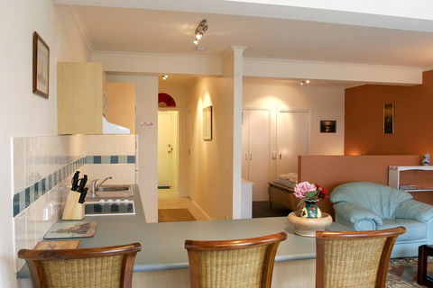 Black Dolphin Waterfront Apartment - Grafton Accommodation 2