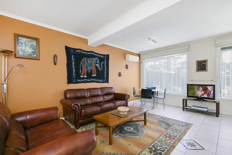 Black Dolphin Waterfront Apartment - Grafton Accommodation 0