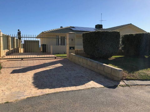 Blue Bay Beach Getaway - Grafton Accommodation 3