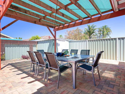 Blue Bay, 83a Rocky Point Road - Foxtel & Air Conditioning Downstairs - Grafton Accommodation 2