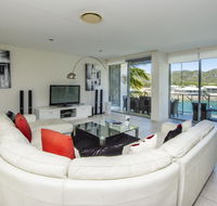 Blue on Blue Penthouse Apartment 335 - Grafton Accommodation