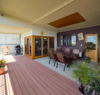 Blue Water Retreat - Upstairs - Grafton Accommodation
