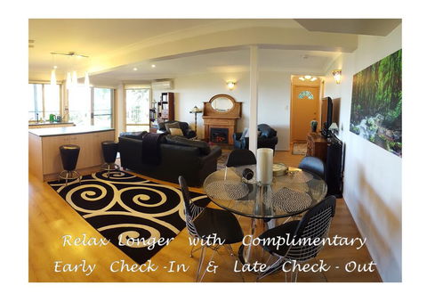 Blue With A View - Grafton Accommodation 0