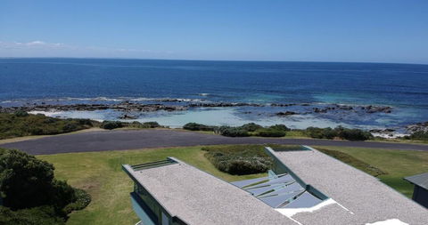Boathouse - Nearly In The Water And Wonderful Views - Grafton Accommodation 0