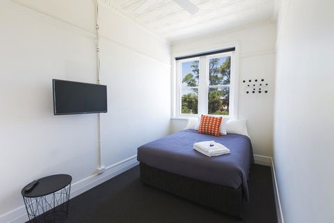 Boatrowers Hotel Stockton - Grafton Accommodation 1
