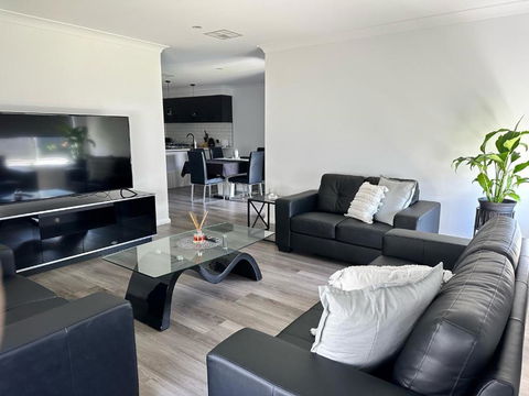 Xquisite - Grafton Accommodation 0