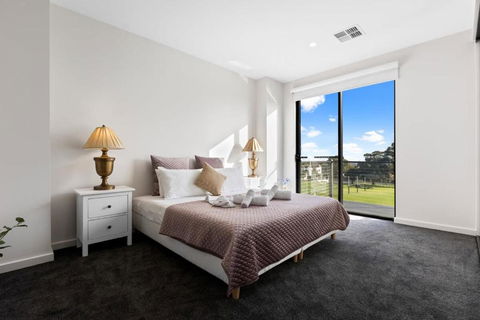 Woodforde 3BR House With An Amazing View - Grafton Accommodation 0