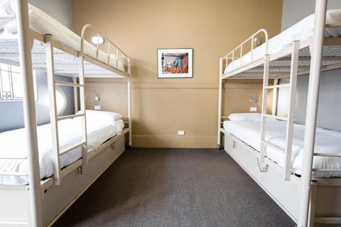YHA Melbourne Central - Grafton Accommodation 3