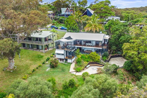 YARABIN - Luxury Home With Ocean Views - Grafton Accommodation 2