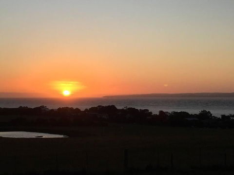 YOLO- Beach-house Views, Near Penguins, Nbn! - Grafton Accommodation 3
