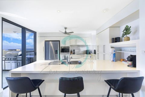 ZEN AT ARKABA 3BR Luxury Waterfront Apt Pool + BBQ - Grafton Accommodation 2