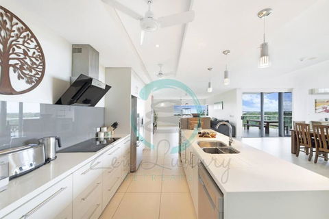 ZEN LUXURY: 2-Story 4-BR Penthouse In Darwin City With Mindal Markets & Harbour Views - Grafton Accommodation 0