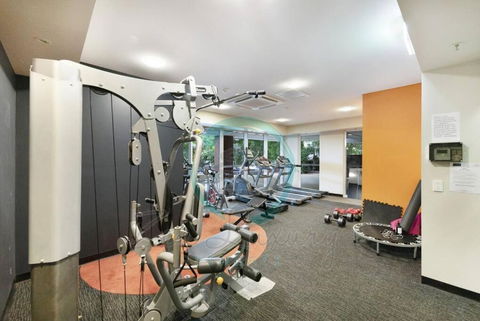 ZEN LUXURY: 2-Story 4-BR Penthouse In Darwin City With Mindal Markets & Harbour Views - Grafton Accommodation 1