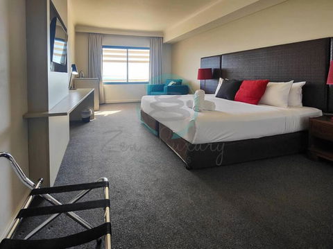 ZEN88 ESPLANADE: Hotel Suite W/ Ocean/Sunset Views - Grafton Accommodation 1