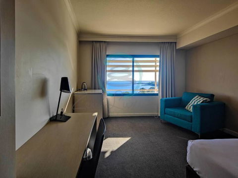 ZEN88 ESPLANADE: Hotel Suite W/ Ocean/Sunset Views - Grafton Accommodation 3