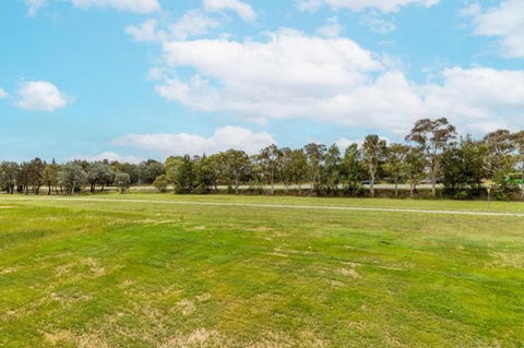 ZMITH Apartment - BROOKE, - Near AIS, GIO Stadium, UC, & Nth - Canberra Hospital - Grafton Accommodation 3