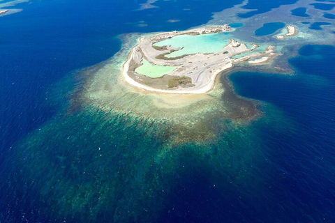 Abrolhos Islands Fixed-Wing Scenic Flight - Grafton Accommodation 4