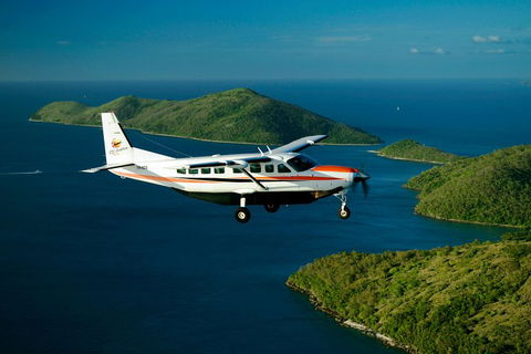 Reef And Island Scenic Flight From Airlie Beach - Grafton Accommodation 3